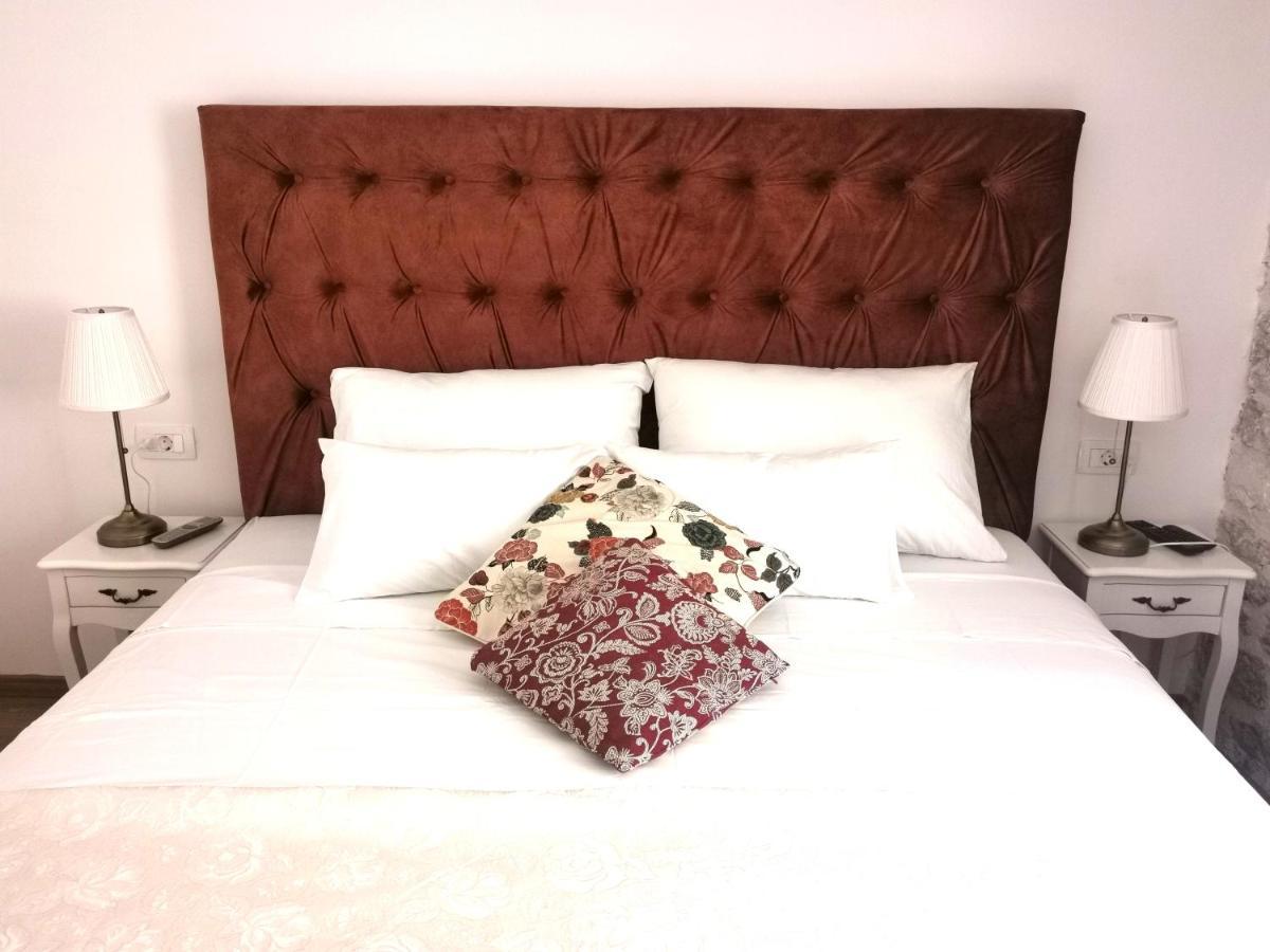 L&L Rooms Royal 시베니크 외부 사진