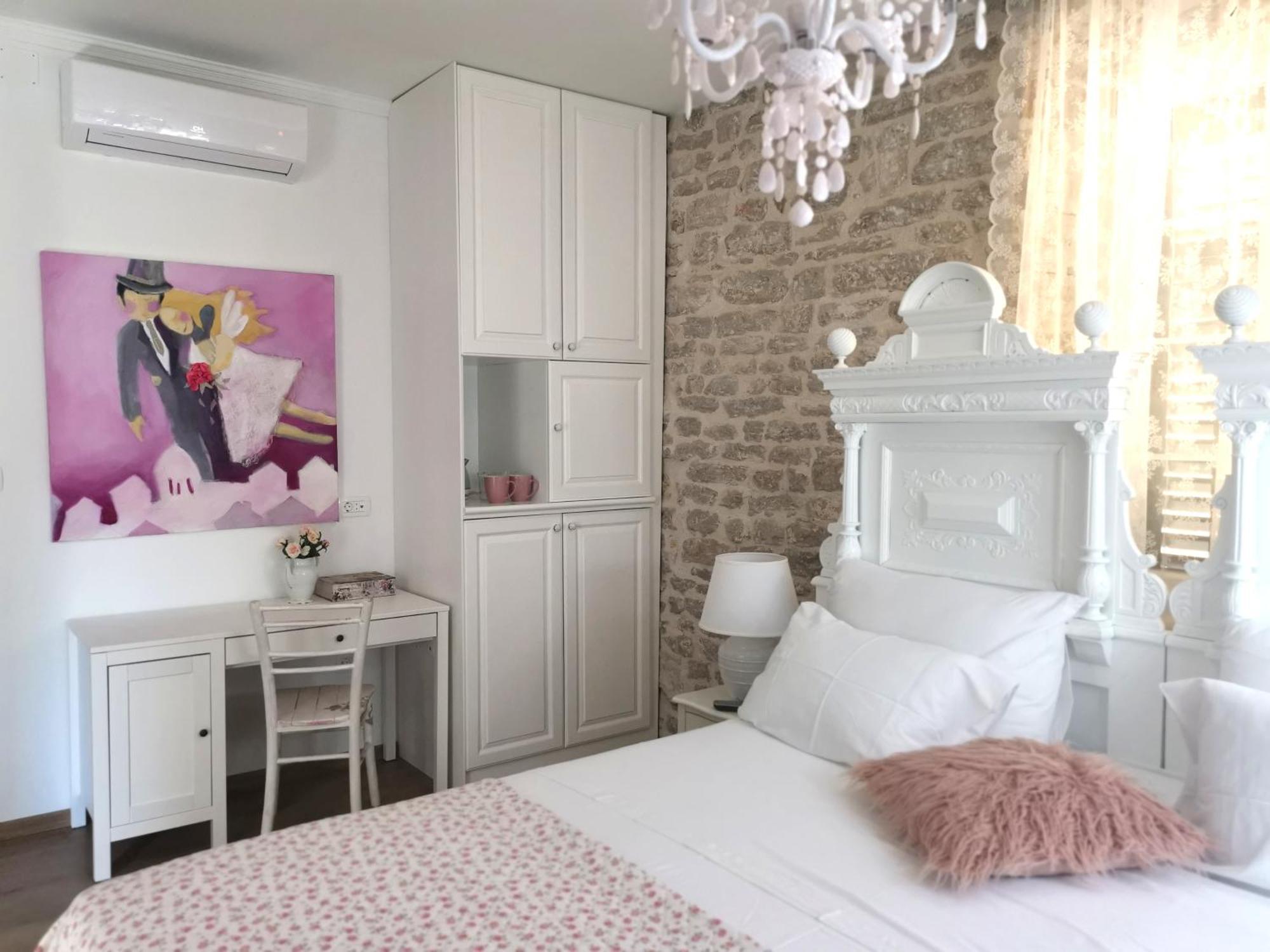 L&L Rooms Royal 시베니크 객실 사진