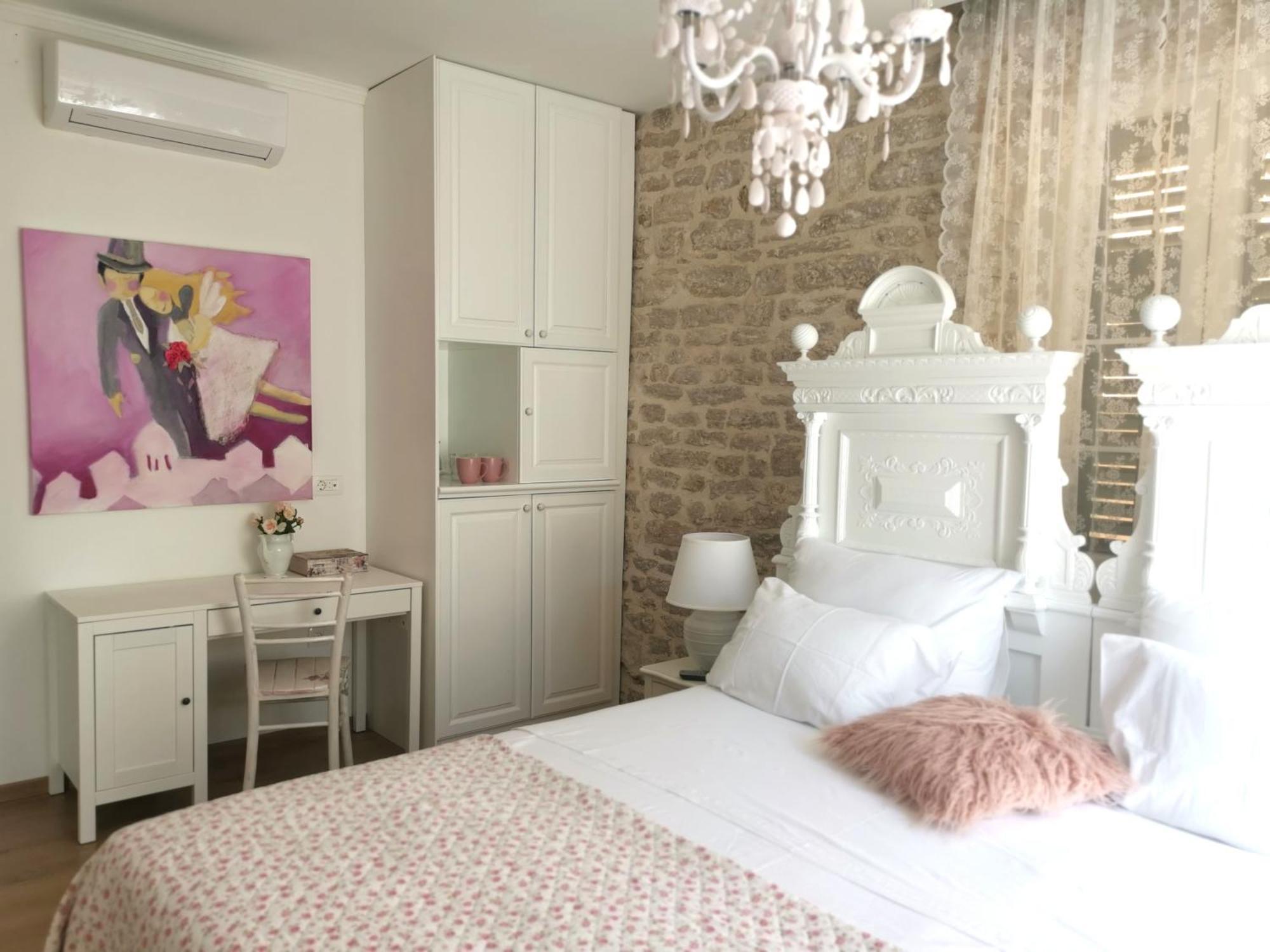 L&L Rooms Royal 시베니크 객실 사진